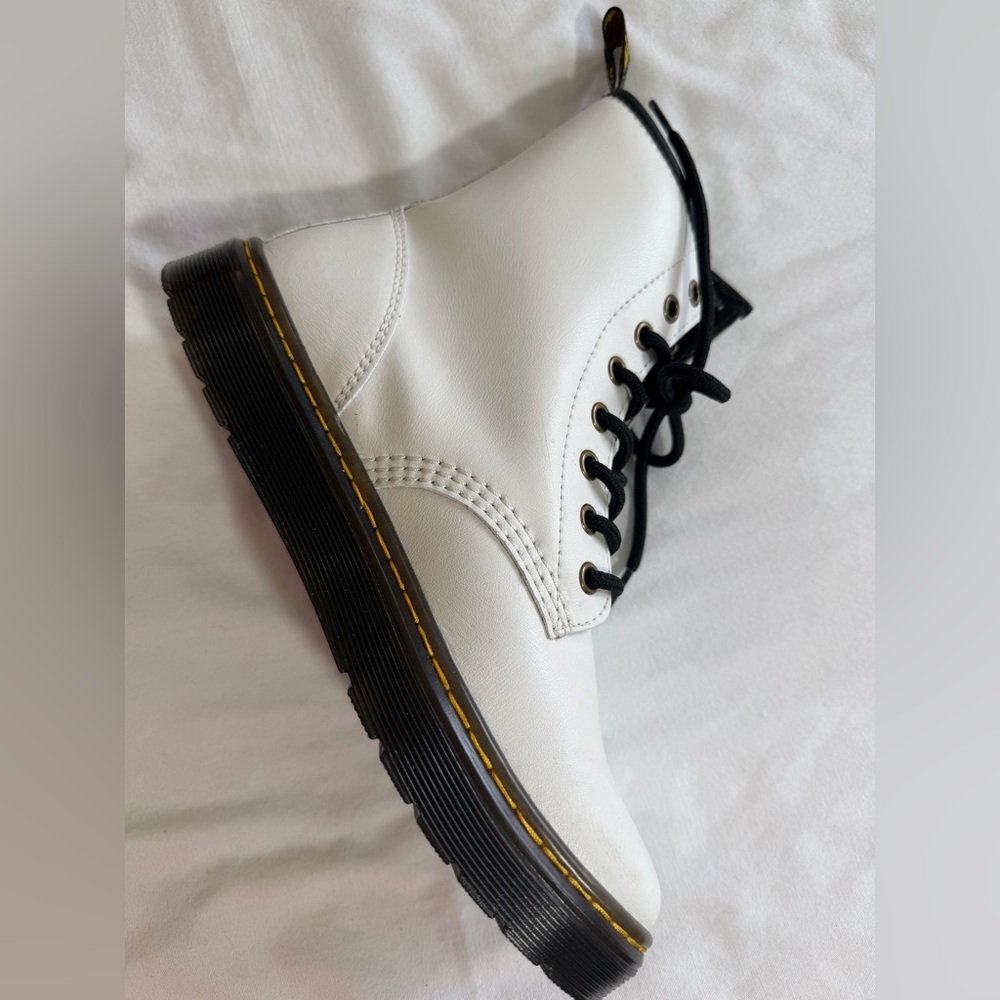 Dr. Martens White Boots Black Laces size 7 - Picture 7 of 15
